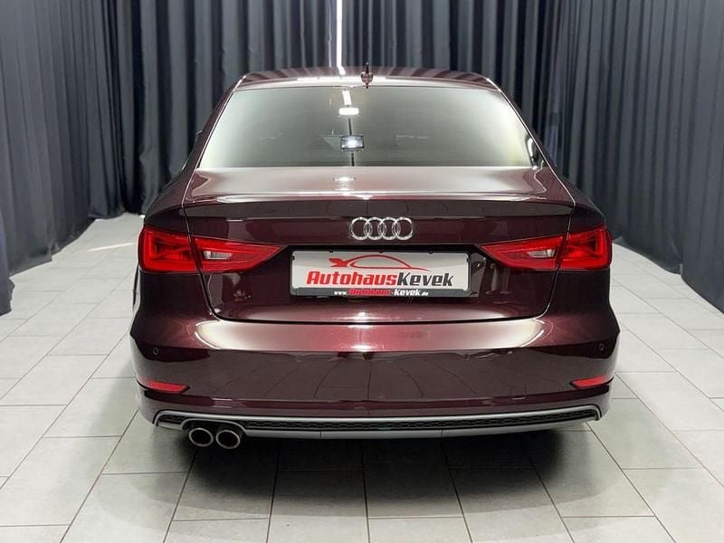 Gebraucht Audi A3 Comfort 150 PS (110 kW) 2014 Rot Limousine