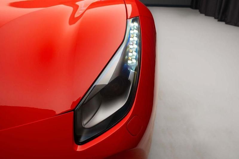 Second-hand Ferrari 488 707 CP (519 kW) 2019 Roșu Cabrio