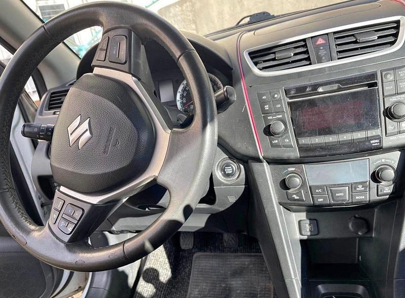 Usata Suzuki Swift 94 CV (69 kW) 2011 Bianco Utilitaria