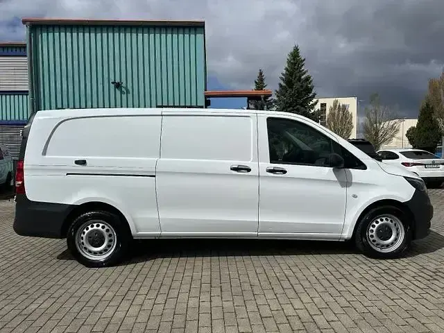 Gebraucht Mercedes Vito 163 PS (119 kW) 2019 Arktikweiss Van