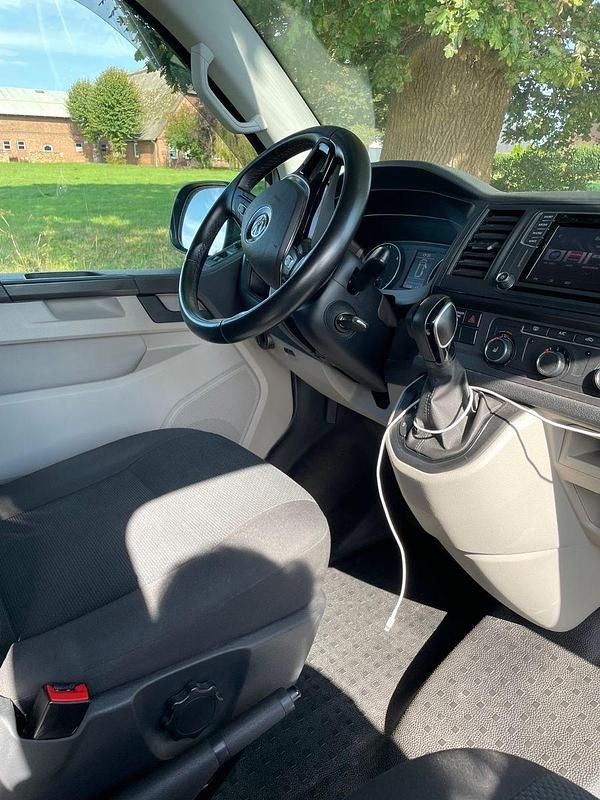 Gebraucht VW Transporter 150 PS (110 kW) 2018 Silber Van