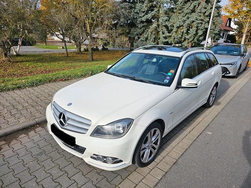 Weiß Gebraucht 2011 Mercedes C220 Avantgarde Kombi | 4.000 € (Guter Preis) - Bild 1/4