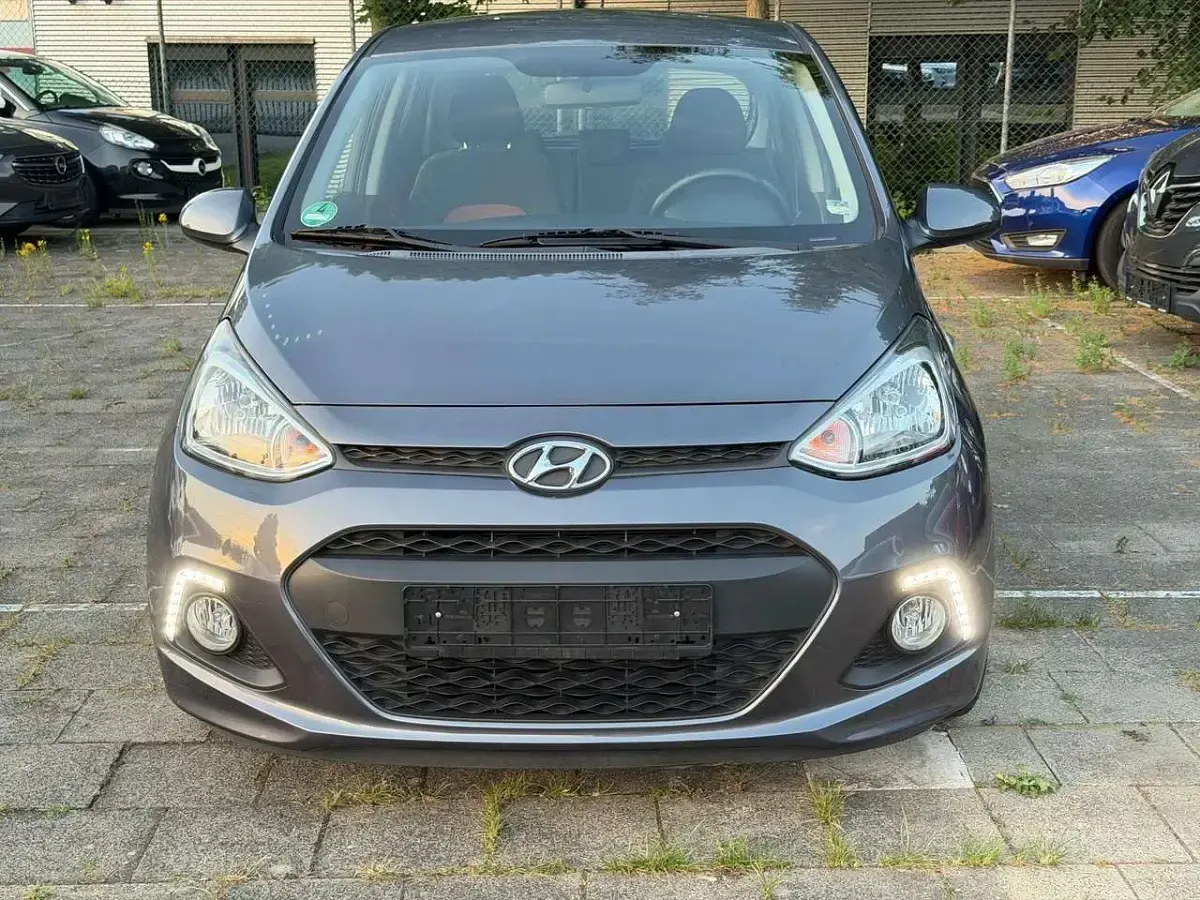 Gebraucht Hyundai i10 YES! 87 PS (63 kW) 2015 Star dust / met Kleinwagen