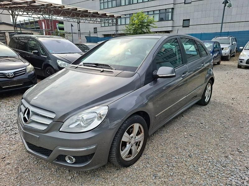 Grau Gebraucht 2011 Mercedes B180 Van / Kleinbus | 1.799 € (Guter Preis) - Bild 1/4