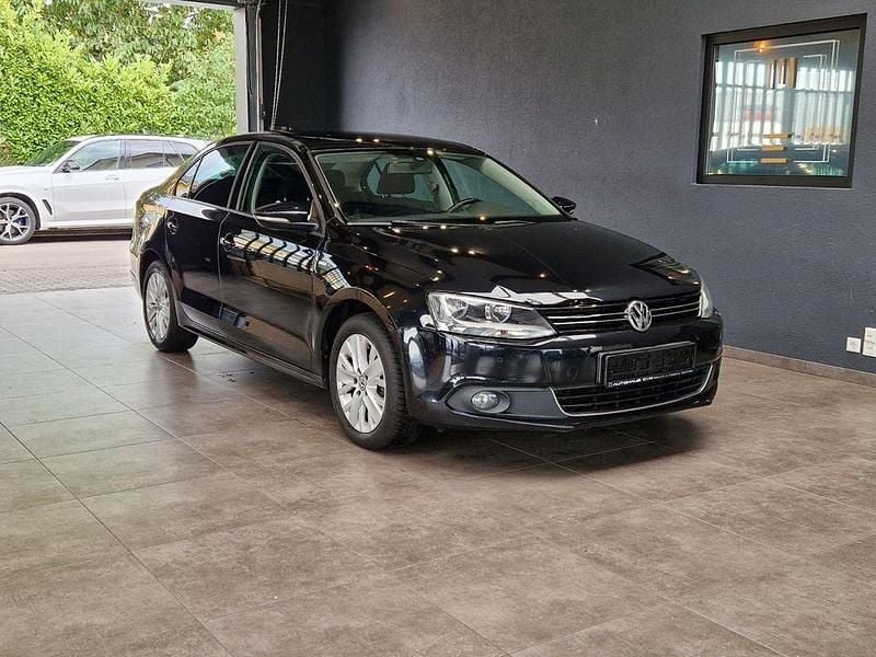 Gebraucht VW Jetta Life 105 PS (77 kW) 2014 Schwarz Limousine