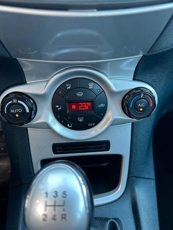 Gebraucht Ford Fiesta Titanium 82 PS (60 kW) 2011 Schwarz Kleinwagen