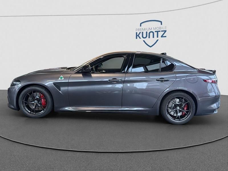 Neu Alfa Romeo Giulia Quadrifoglio 520 PS (382 kW) 2025 Grigio vesuvio Limousine