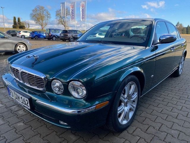 Grün Gebraucht 2007 Jaguar XJ6 Executive Limousine | 17.000 € (Etwas zu teuer) - Bild 1/4