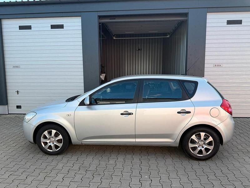 Gebraucht Kia Ceed 122 PS (89 kW) 2008 Silber Kleinwagen