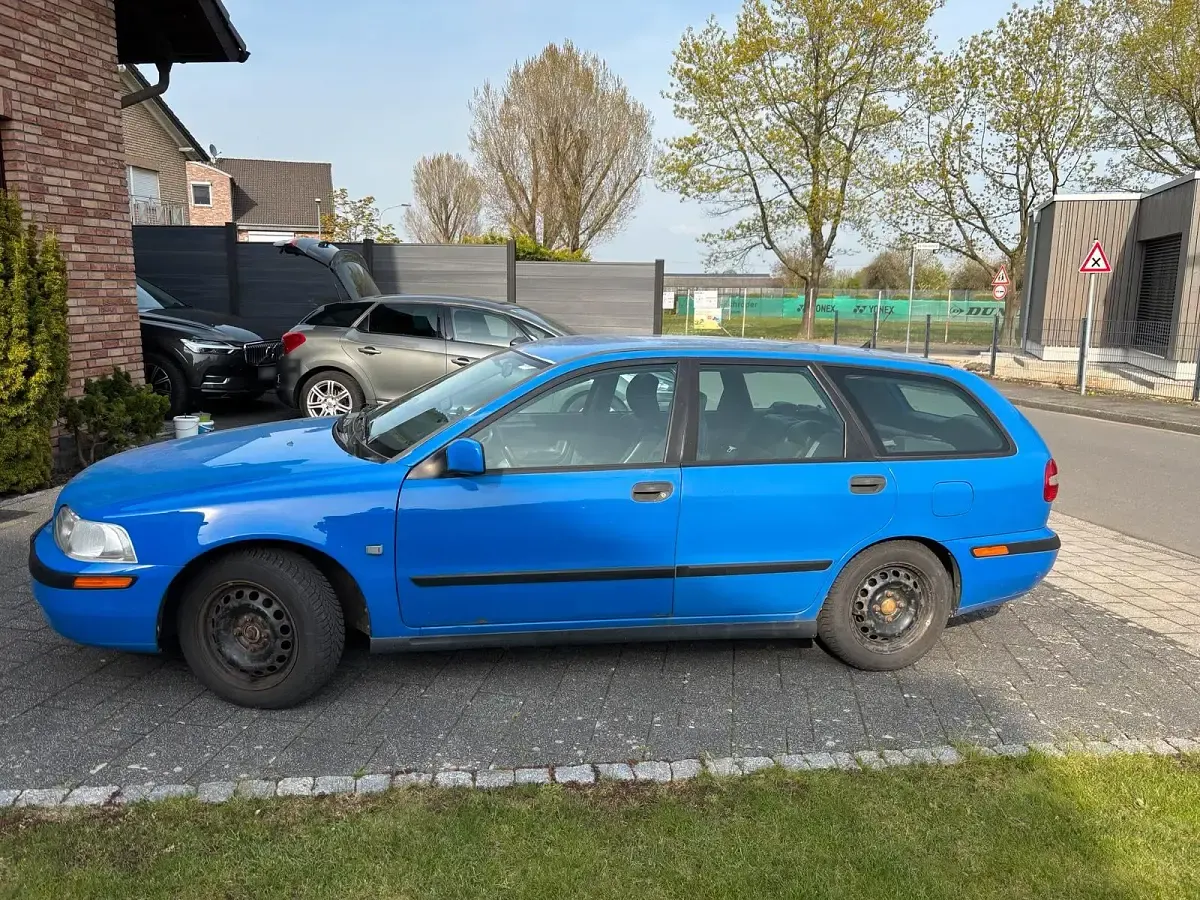 Occasion Volvo V40 136 ch (100 kW) 2002 Bleue Break