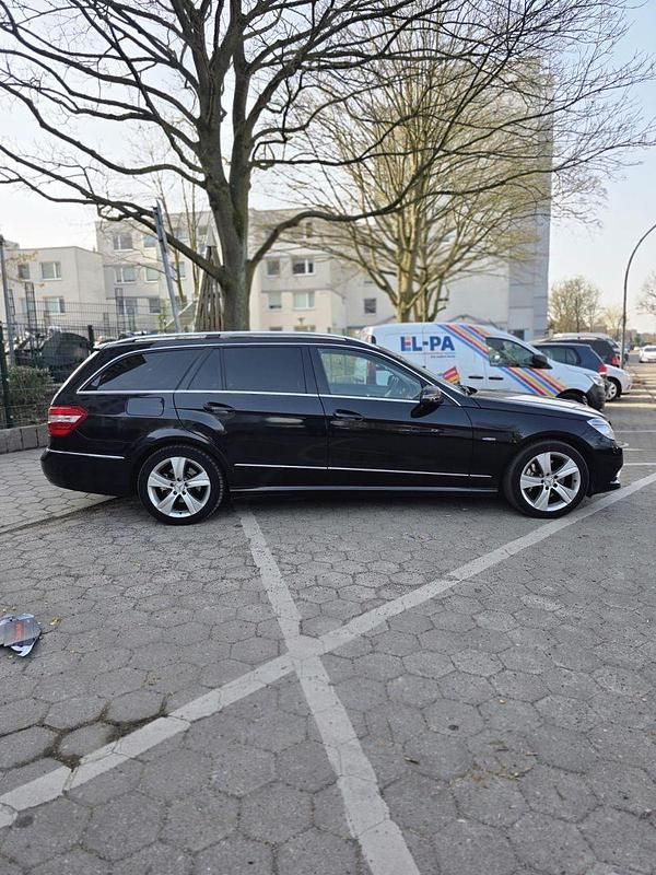 Gebraucht Mercedes E300 Avantgarde 231 PS (169 kW) 2010 Schwarz Limousine