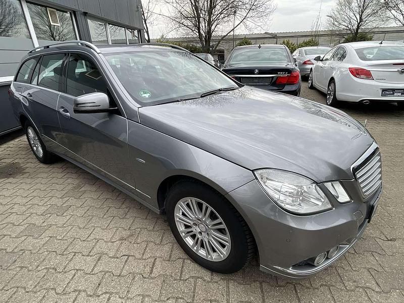 Gebraucht Mercedes E200 Elegance 184 PS (135 kW) 2010 Palladiumsilber  metalliclack Kombi