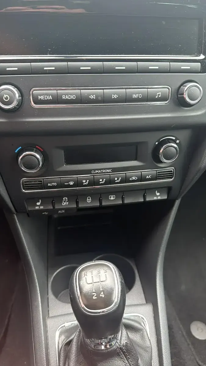 Gebraucht Skoda Rapid 90 PS (66 kW) 2014 Schwarz Kleinwagen