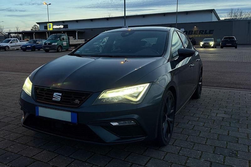 Grau Gebraucht 2020 Seat Leon FR Limousine | 18.500 € (Fairer Preis) - Bild 1/4