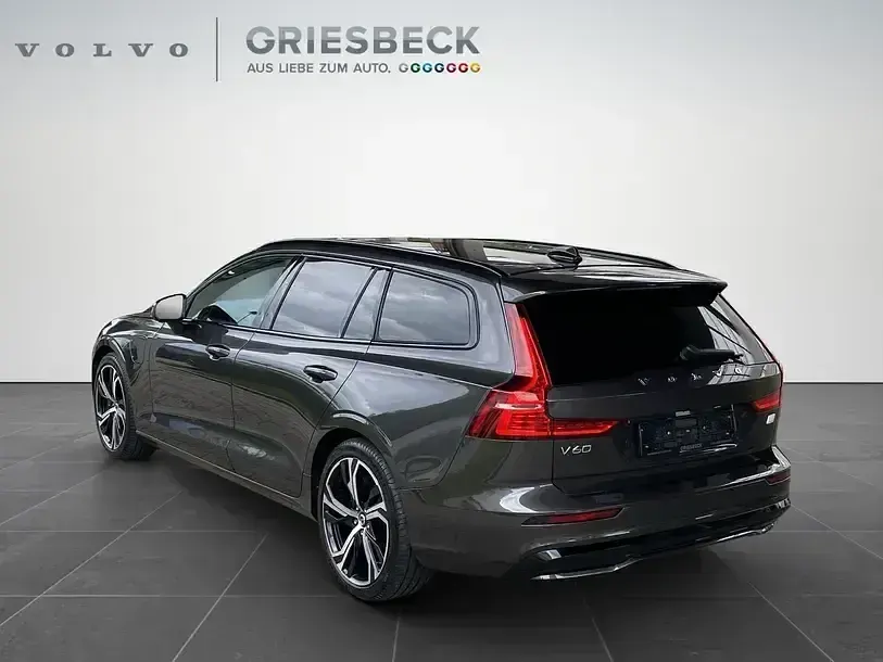 Gebraucht Volvo V60 Plus 455 PS (334 kW) 2023 Platinum grey / metallic Kombi