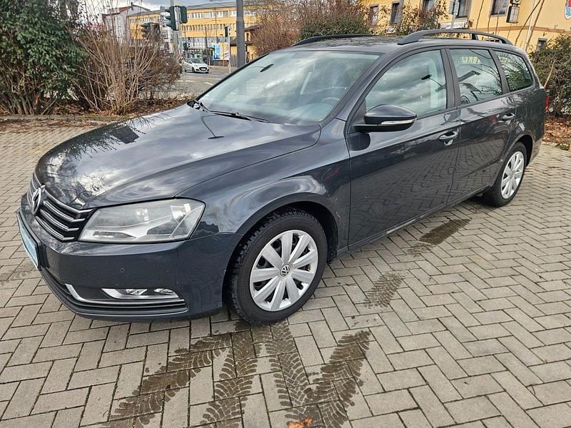 Gebraucht VW Passat Trendline 140 PS (102 kW) 2013 Uranograu Kombi