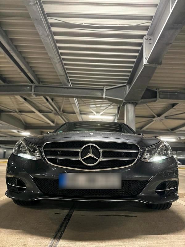 Gebraucht Mercedes E200 2013 Grau Limousine