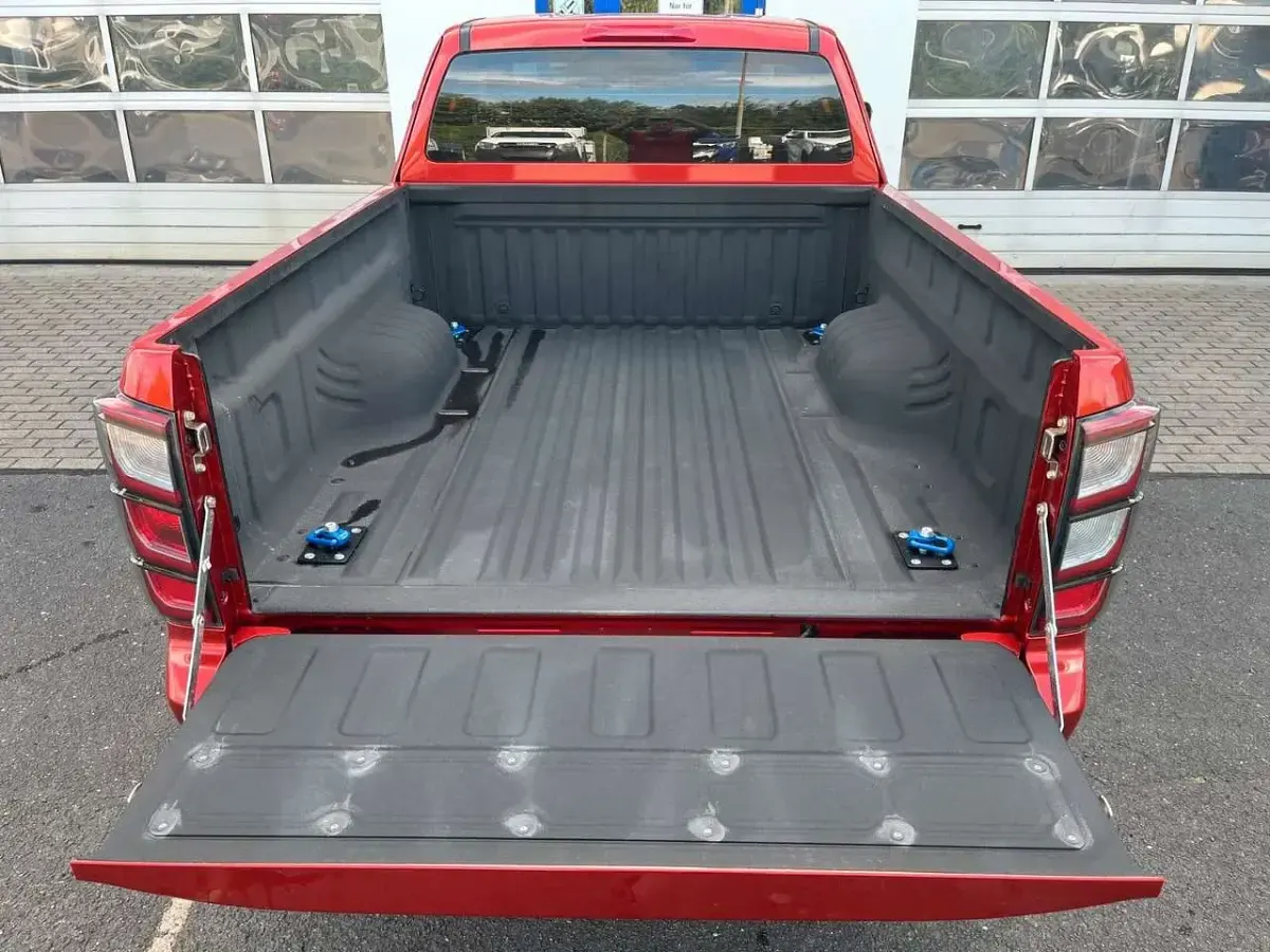 Neu Isuzu D-Max 163 PS (119 kW) 2025 Orange Pickup