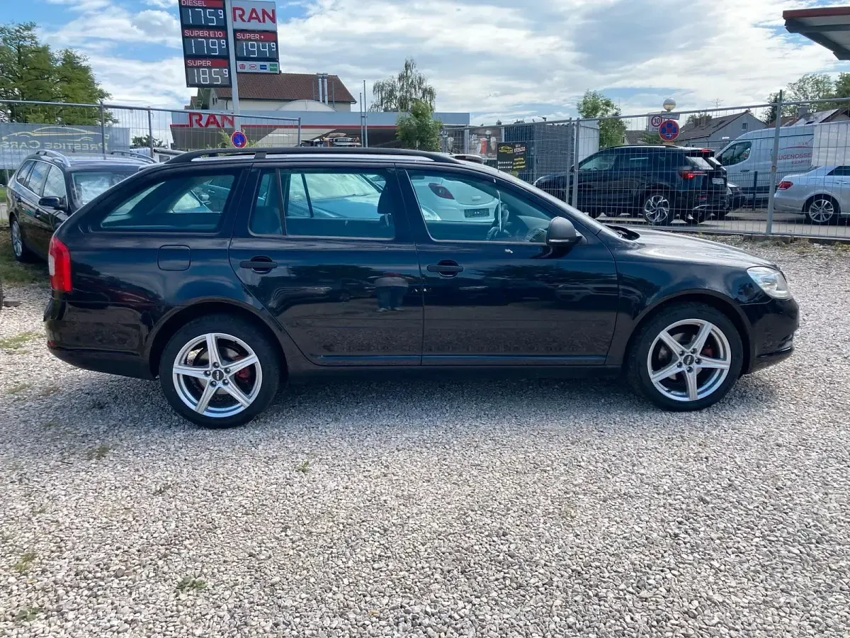 Gebraucht Skoda Octavia 122 PS (89 kW) 2012 Schwarz Kombi