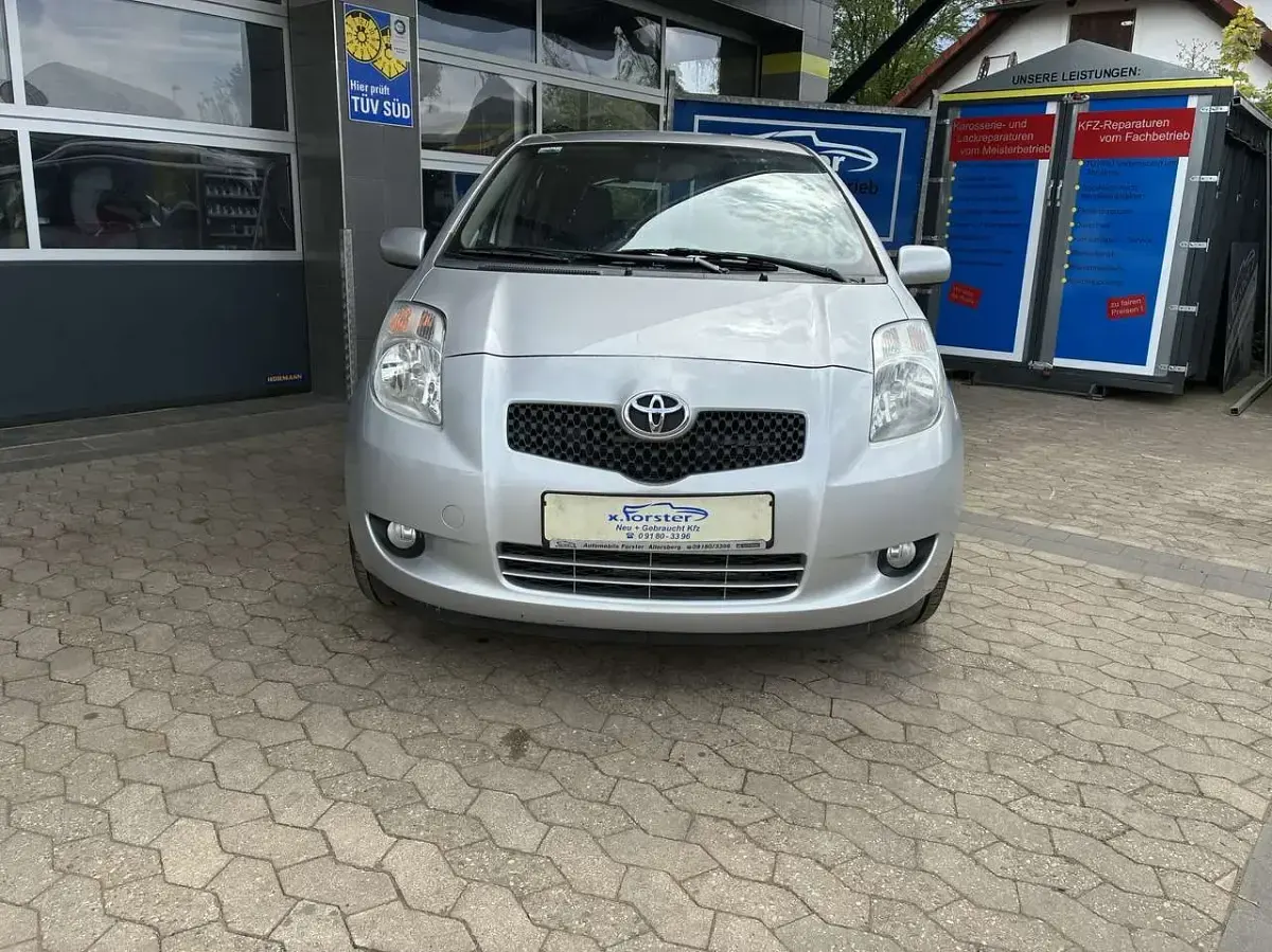 Gebraucht Toyota Yaris 87 PS (63 kW) 2009 Grau Kleinwagen