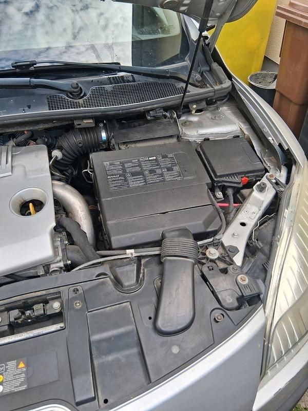 Silber Gebraucht 2009 Renault Mégane Coupé Dynamique Coupé | 6.000 € (Fairer Preis) - Bild 1/4