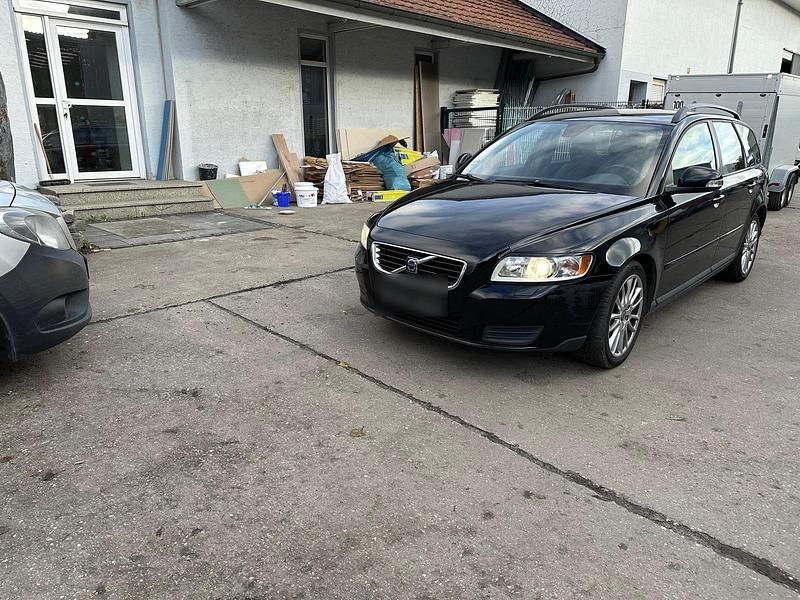 Gebraucht Volvo V50 105 PS (77 kW) 2010 Schwarz Kombi
