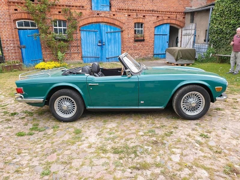 Grün Gebraucht 1972 Triumph TR6 Cabrio | 17.000 € - Bild 1/4