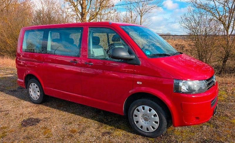 Gebraucht VW Transporter Startline 102 PS (75 kW) 2010 Rot Van
