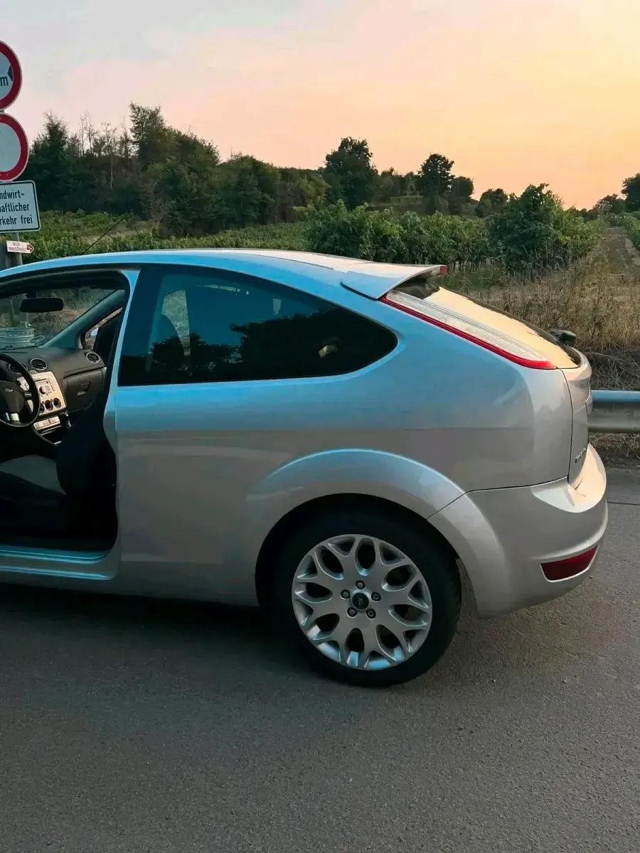Gebraucht Ford Focus 100 PS (73 kW) 2009 Coupé