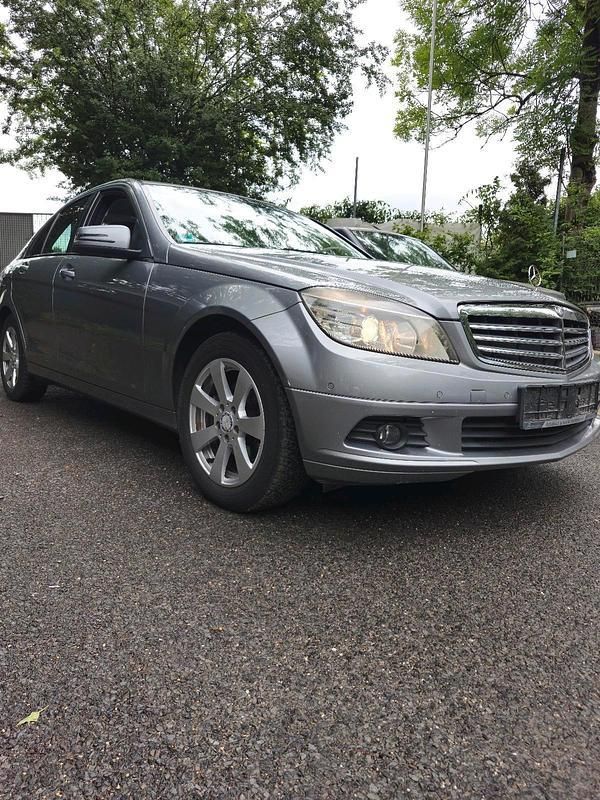 Grau Gebraucht 2009 Mercedes C200 Limousine | 3.600 € (Guter Preis) - Bild 1/4
