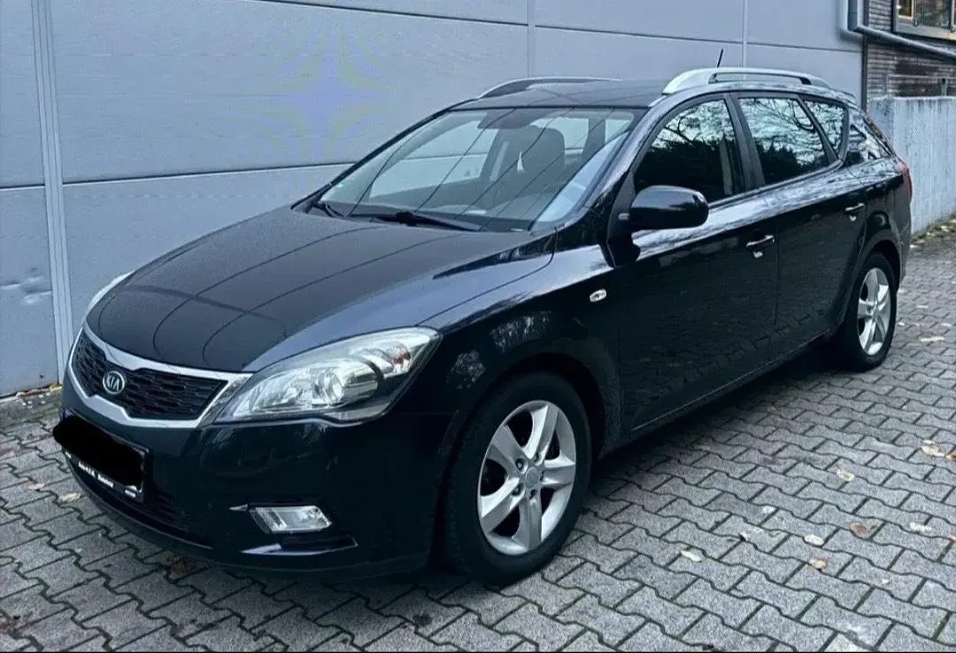 Gebraucht Kia Ceed 90 PS (66 kW) 2010 Schwarz Kleinwagen