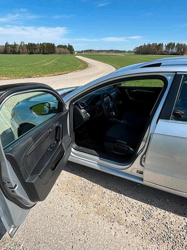 Gebraucht VW Passat Comfortline 105 PS (77 kW) 2012 Grau Kombi