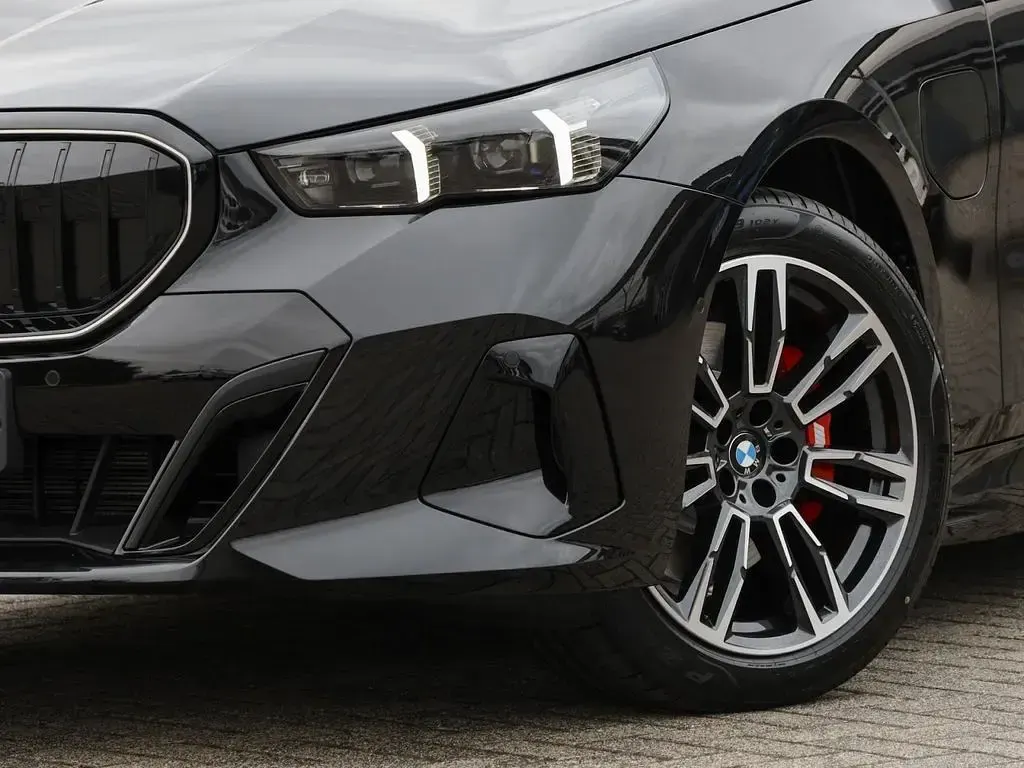 Neu BMW 530e Performance 299 PS (219 kW) 2026 Schwarz Limousine