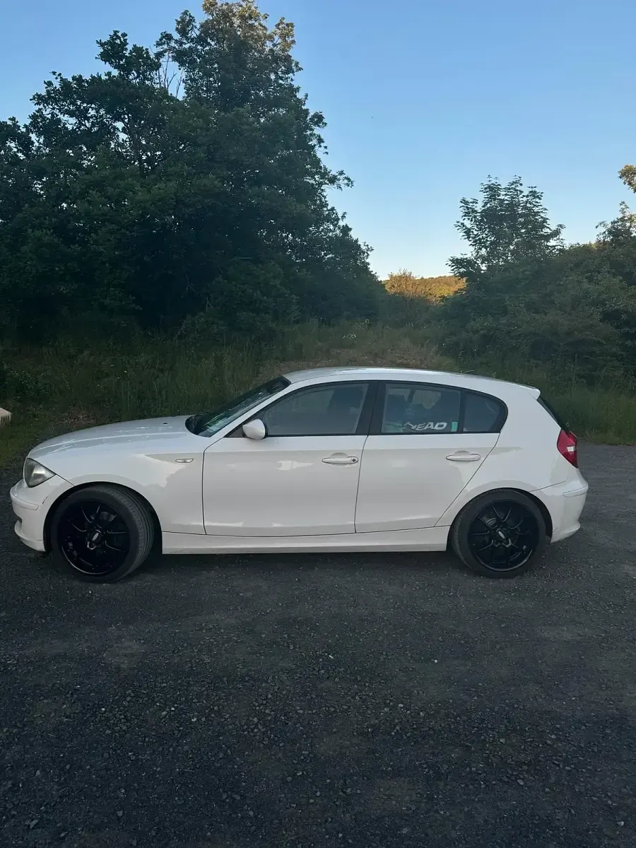 Gebraucht BMW 116 122 PS (89 kW) 2009 Weiß Kleinwagen