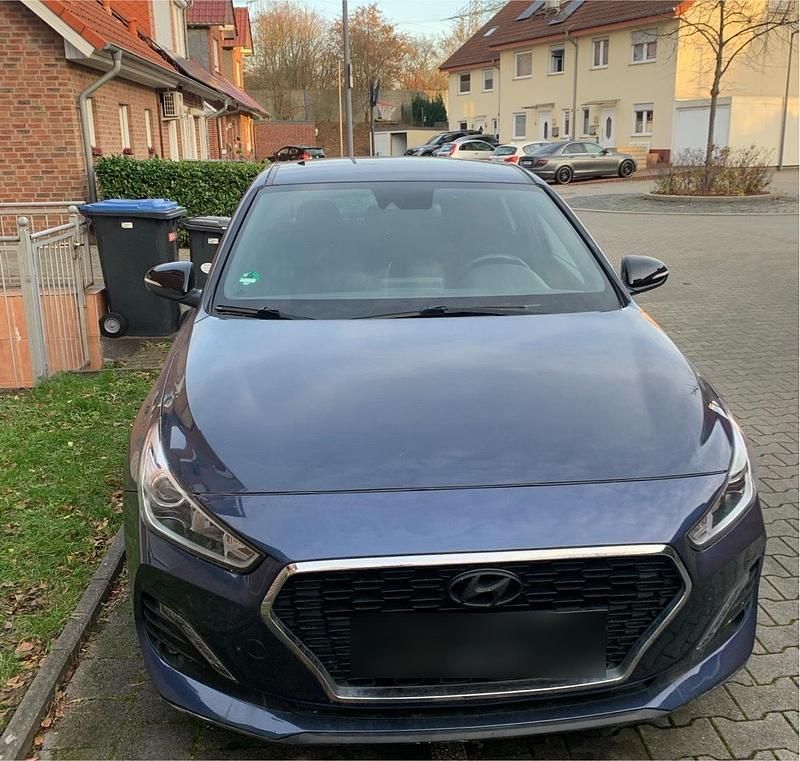 Blau Gebraucht 2018 Hyundai i30 Passion Limousine | 10.500 € (Guter Preis) - Bild 1/4