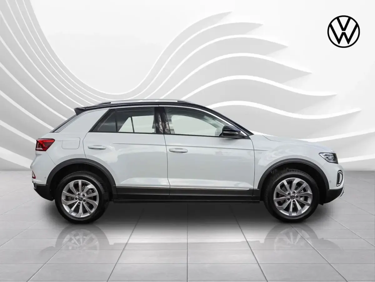 Gebraucht VW T-Roc Pro 150 PS (110 kW) 2024 Pure white/schwarz SUV