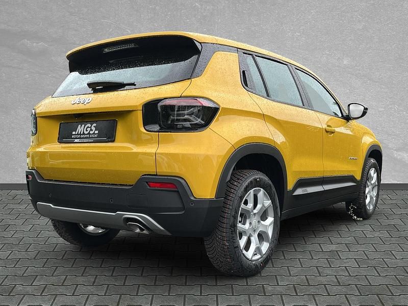 Neu Jeep Avenger Altitude 110 PS (80 kW) 2025 Stone grey SUV