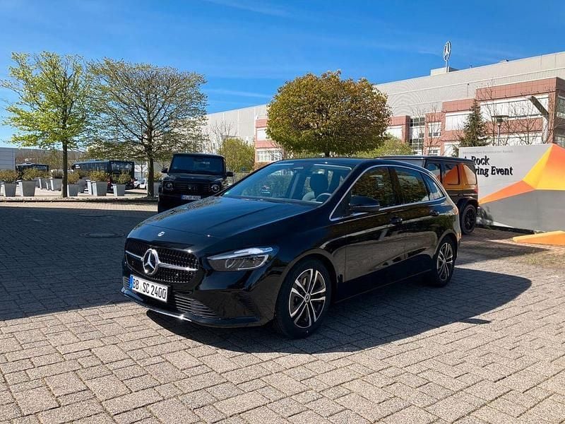 Schwarz Gebraucht 2025 Mercedes B180 Van / Kleinbus | 28.800 € (Guter Preis) - Bild 1/4