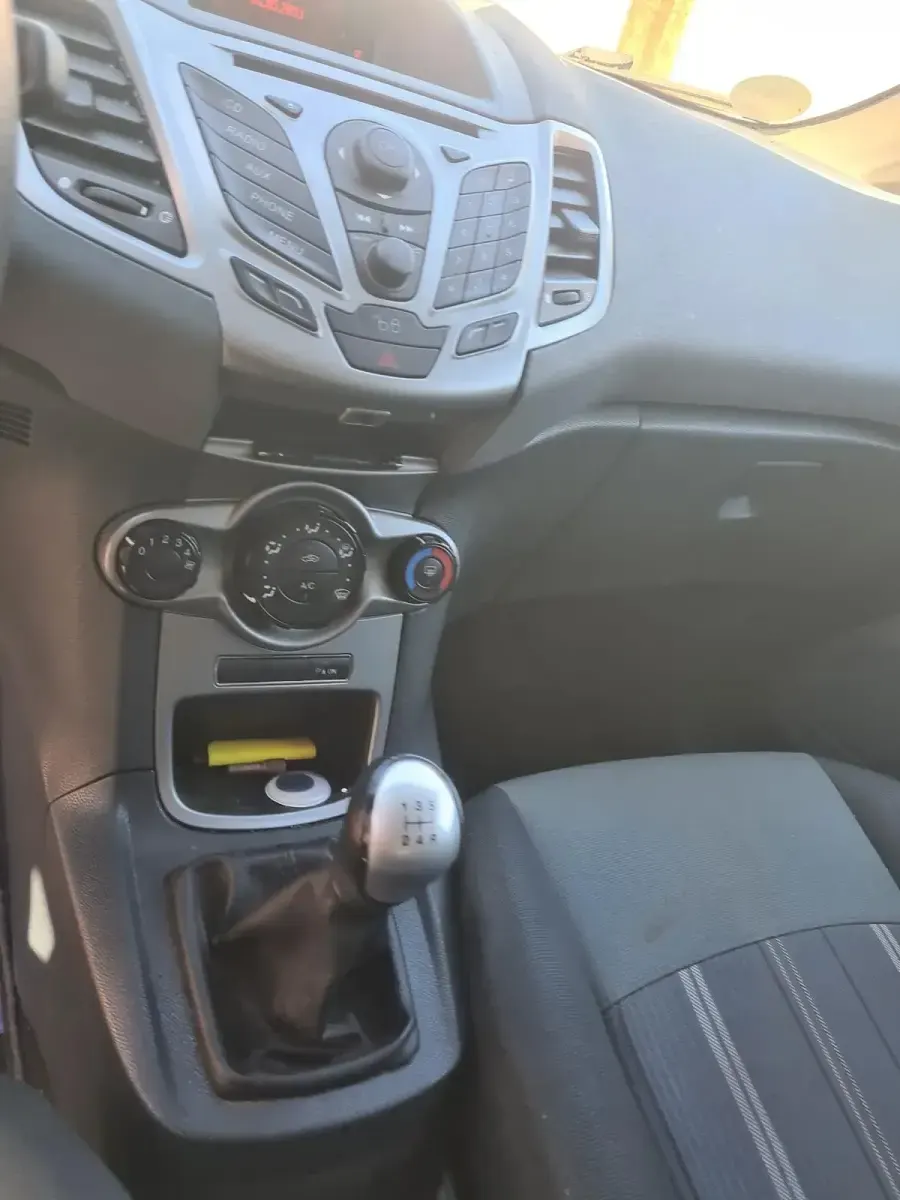 Gebraucht Ford Fiesta 90 PS (66 kW) 2010 Grau Kleinwagen