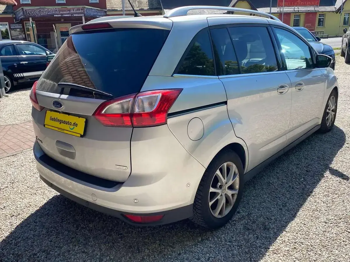 Używany Ford Grand C-Max Titanium 150 KM (110 kW) 2017 Srebrny Minivan