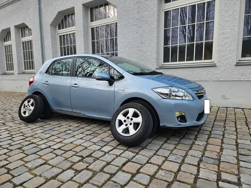 Blau Gebraucht 2011 Toyota Auris Hybrid Kleinwagen | 7.700 € (Guter Preis) - Bild 1/4