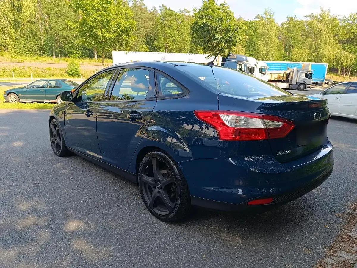 Gebraucht Ford Focus Trend 116 PS (85 kW) 2014 Blau Limousine