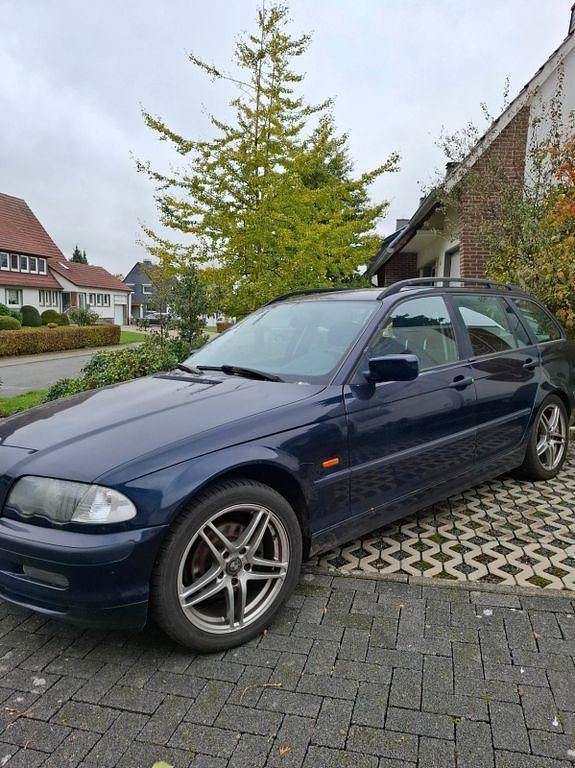 Blau Gebraucht 2001 BMW 318 Kombi | 1.400 € (Guter Preis) - Bild 1/4