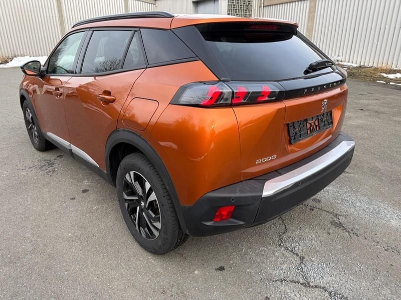Second-hand Peugeot 2008 100 CP (73 kW) 2023 Portocaliu SUV