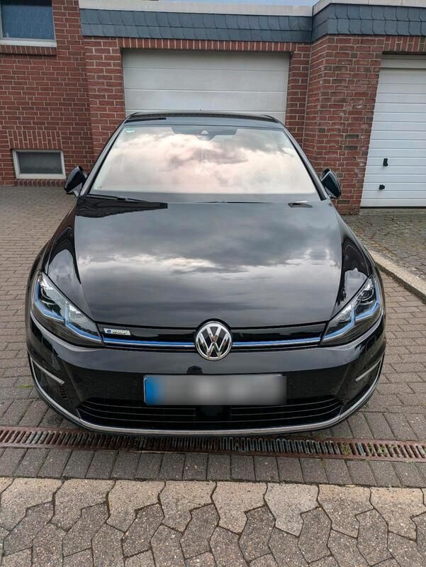 Schwarz Gebraucht 2018 VW e-Golf Kleinwagen | 14.500 € (Etwas zu teuer) - Bild 1/4