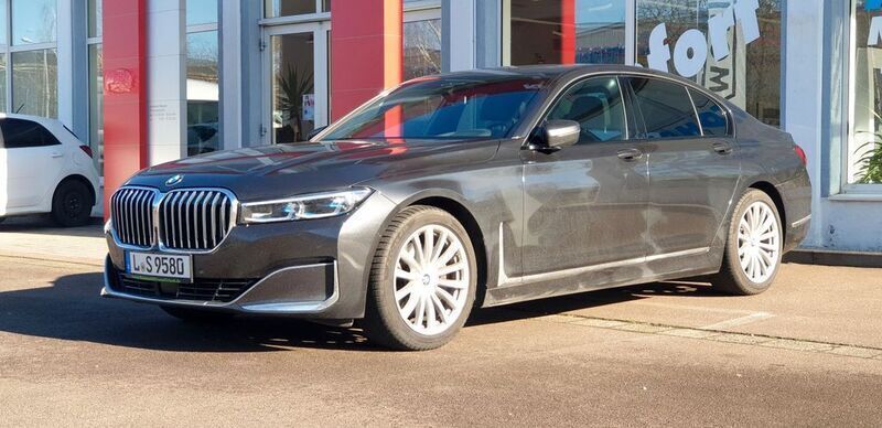 Sophistograu brillanteffekt Gebraucht 2020 BMW 730 Limousine | 55.450 € - Bild 1/4