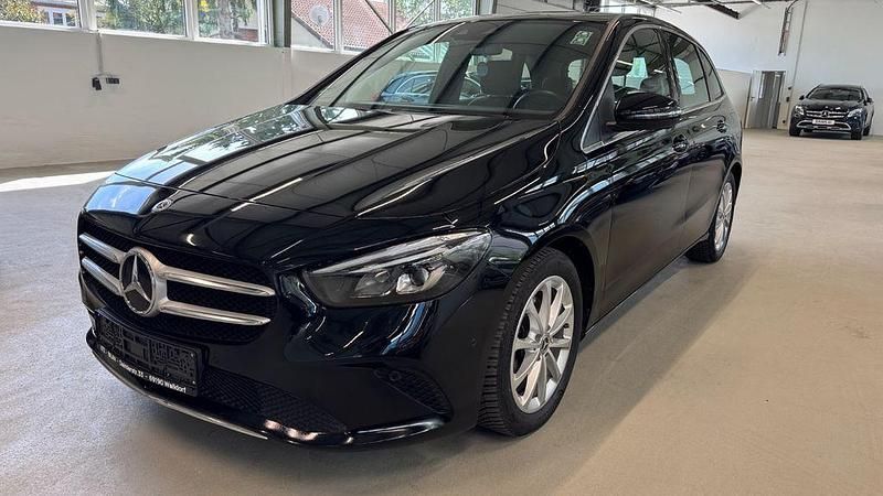 Schwarz Gebraucht 2021 Mercedes B200 Van / Kleinbus | 24.490 € (Fairer Preis) - Bild 1/4