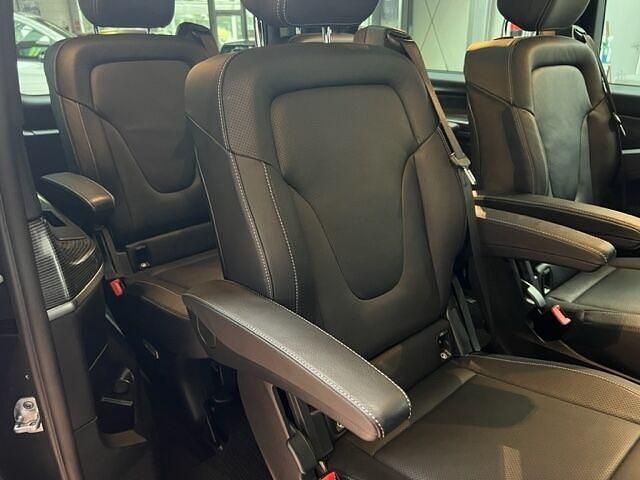 Grau Gebraucht 2019 Mercedes V250 AMG Van / Kleinbus | 51.800 € (Teuer) - Bild 1/4