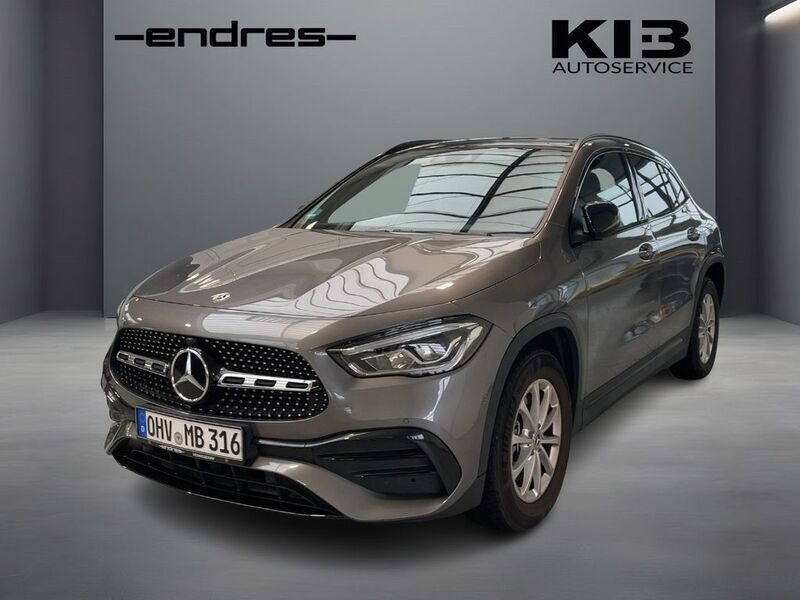 Mountaingrau metallic Gebraucht 2023 Mercedes GLA250 AMG line SUV | 41.470 € (Etwas zu teuer) - Bild 1/4