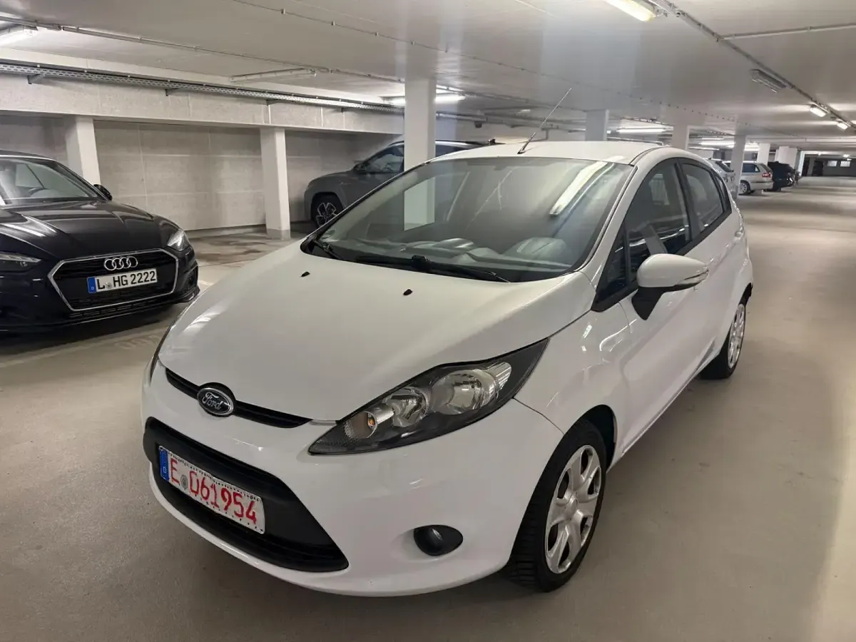 Gebraucht Ford Fiesta Trend 69 PS (50 kW) 2011 Weiß Kleinwagen